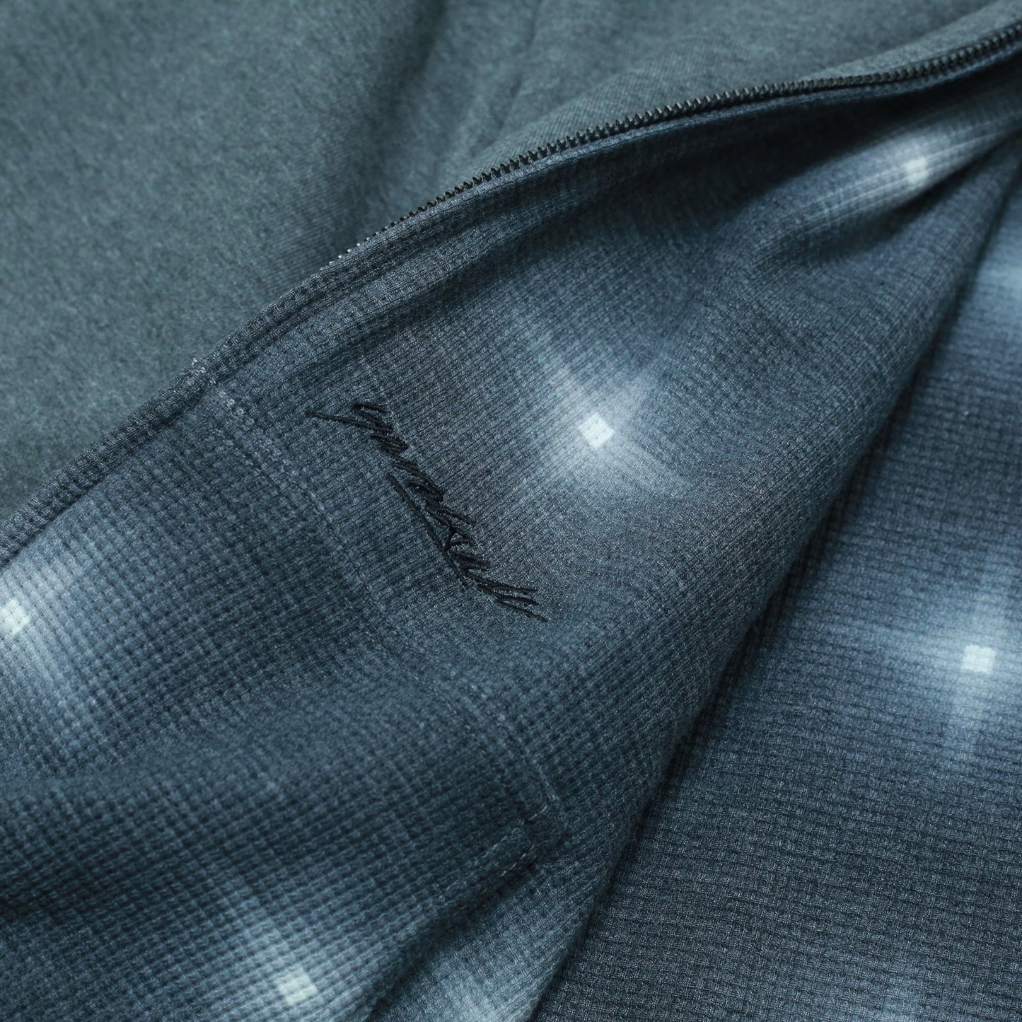 Reversible Thermal Hood (Black/Charcoal)